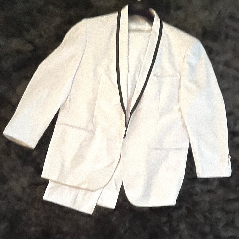 Statement Men's White Tuxedo Suit